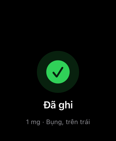 Dial trên Apple Watch xác nhận liều đã ghi bằng dấu tick và hiện lượng cùng vị trí tiêm